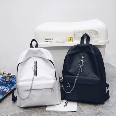 Mochila con cremallera decorativa